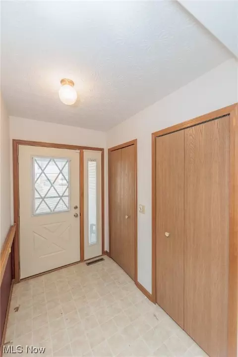 Bedroom - 328 Kansas Ave, Elyria, OH 44035 photo 1 of 7