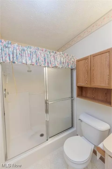 Bath - 328 Kansas Ave, Elyria, OH 44035 photo 1 of 4