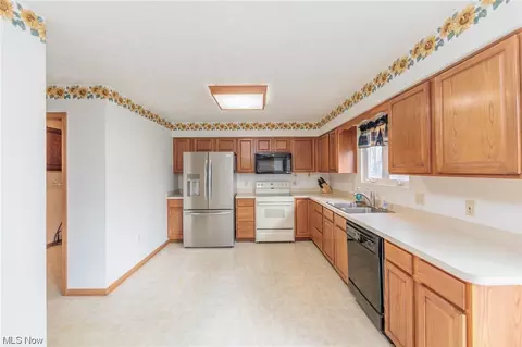 Kitchen - 328 Kansas Ave, Elyria, OH 44035 photo 2 of 7