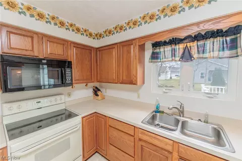 Kitchen - 328 Kansas Ave, Elyria, OH 44035 photo 7 of 7