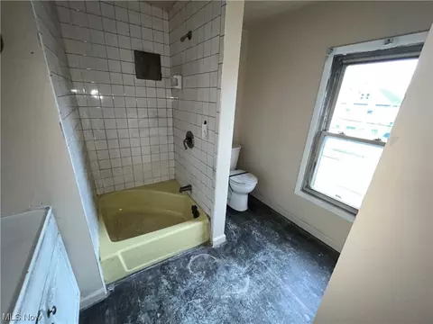 Bath - 431 Delmar Ave, Akron, OH 44310 photo 2 of 2