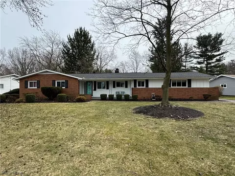 7515 Hollycroft Ln, Mentor, OH 44060