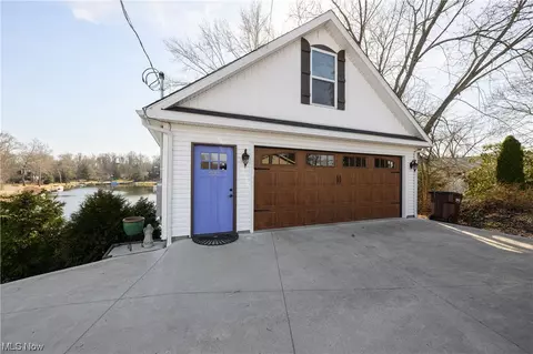 232 Oak Dr NW, North Canton, OH 44720