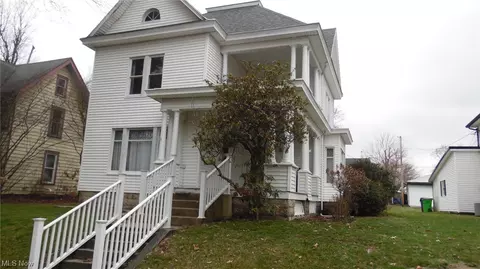 822 Chestnut St, Coshocton, OH 43812