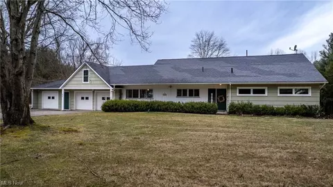 6119 Oak Hill Dr, West Farmington, OH 44491