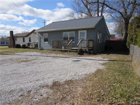 5123 Phillips Dr, Geneva, OH 44041
