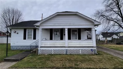 818 Lindbergh, Zanesville, OH 43701