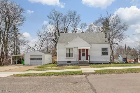 22 1st St NE, Barberton, OH 44203