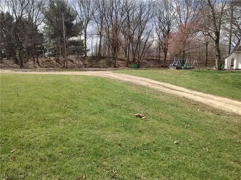 801 Crescent Dr, Coshocton, OH 43812