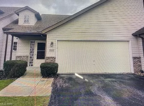 5689 Gateway Ln, Brook Park, OH 44142