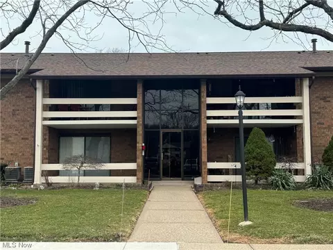 1263 Lost Nation Rd #8, Willoughby, OH 44094