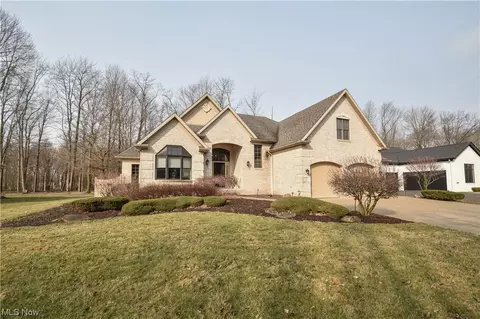 135 Saint Andrews, Cortland, OH 44410