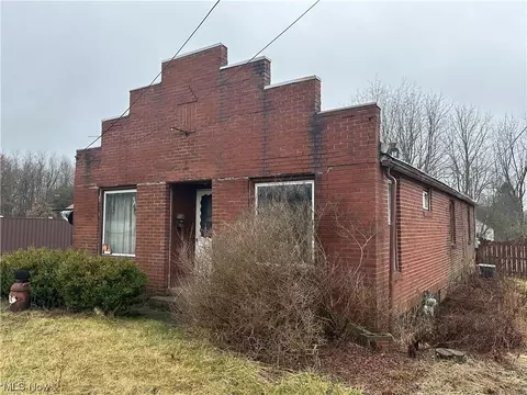 7905 Waynesburg Dr SE, Waynesburg, OH 44688