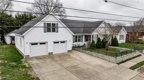 613 27th St, Vienna, WV 26105