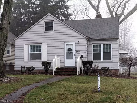 4042 W 226th St, Fairview Park, OH 44126