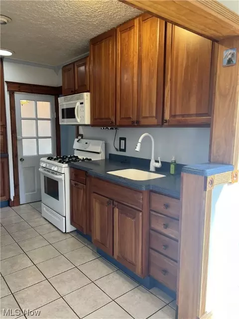 Kitchen - 3334 Ridgewood Ave, Ashtabula, OH 44004 photo 1 of 6