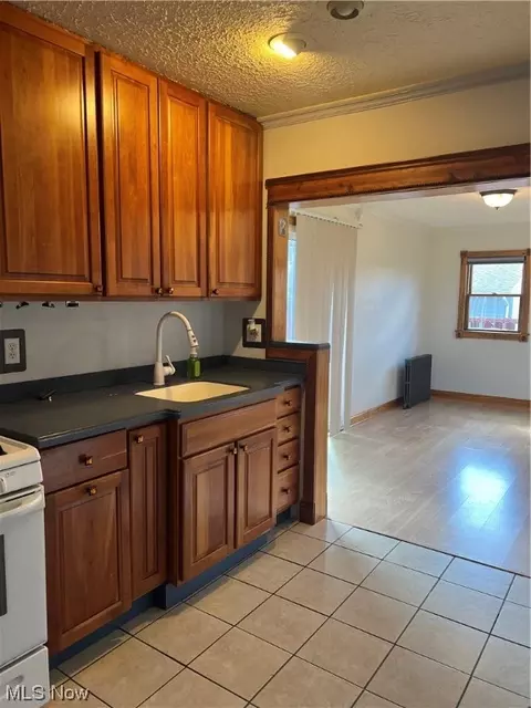Kitchen - 3334 Ridgewood Ave, Ashtabula, OH 44004 photo 5 of 6