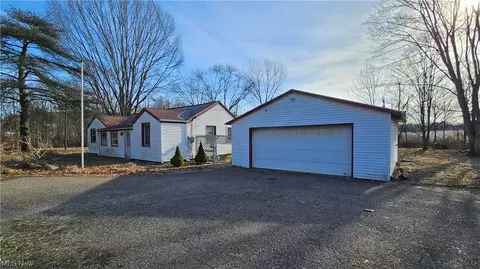 8870 Erie Ave SW, Navarre, OH 44662