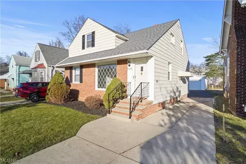 1211 Argonne Rd, South Euclid, OH 44121
