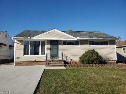 2802 Dellwood Dr, Parma, OH 44134