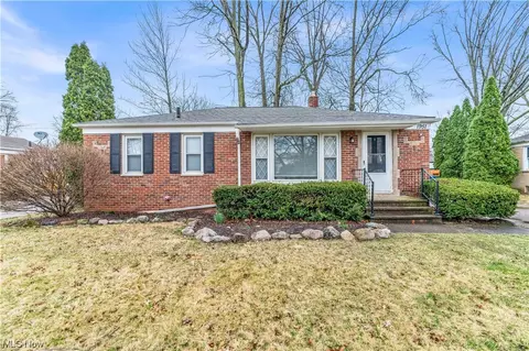 1951 Eaton Dr, Avon, OH 44011