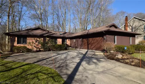 18230 Rolling Brook Dr, Chagrin Falls, OH 44023