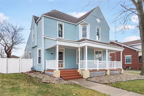 110 Main St W, Beach City, OH 44608