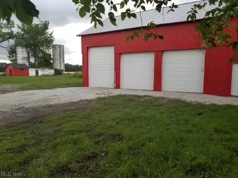 16160 W Akron Canfield, Berlin Center, OH 44401