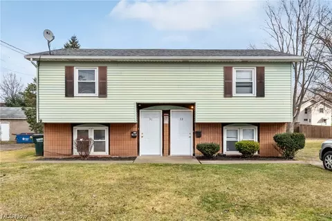31 Lindbergh Ave #33, Barberton, OH 44203