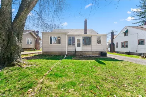 Exterior - 152 Afton Ave, Boardman, OH 44512 photo 2 of 8
