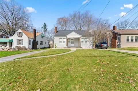 Exterior - 152 Afton Ave, Boardman, OH 44512 photo 4 of 8