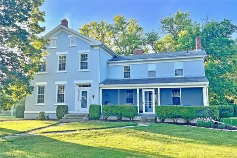 723 E Lakeshore Dr, Kelleys Island, OH 43438