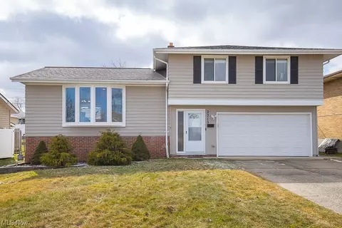 3315 Nottingham Dr, Parma, OH 44134
