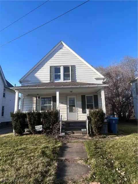 518 W 21 St, Lorain, OH 44052