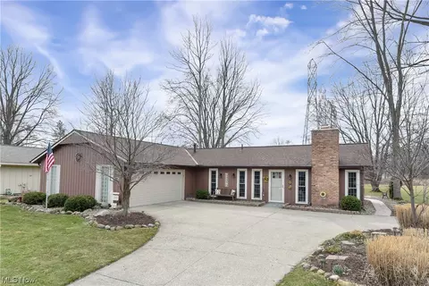6170 Creekside Ln, North Ridgeville, OH 44039