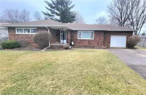1422 Westwood Dr, Lorain, OH 44053