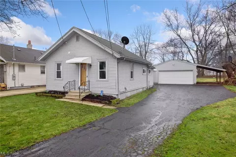 526 Howard Ave, Akron, OH 44312