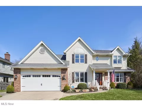 752 Lynnes Cv, Wadsworth, OH 44281