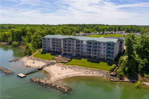 4699 Lake Rd E #301, Geneva, OH 44041