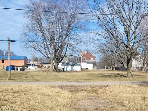 Exterior - 2312 Eschtruth, Elyria, OH 44035 photo 10 of 11