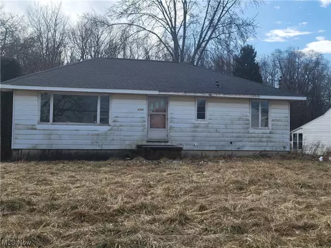 2312 Eschtruth, Elyria, OH 44035