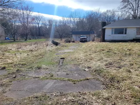 Exterior - 2312 Eschtruth, Elyria, OH 44035 photo 11 of 11
