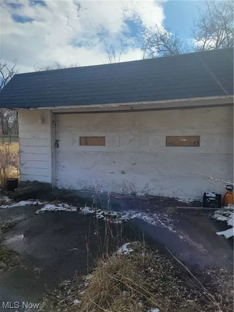 Exterior - 2312 Eschtruth, Elyria, OH 44035 photo 7 of 11
