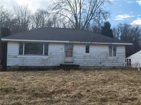 Exterior - 2312 Eschtruth, Elyria, OH 44035 photo 2 of 11