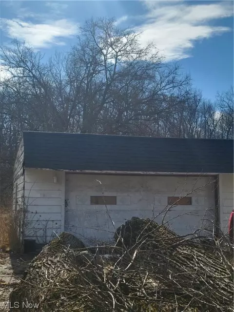 Exterior - 2312 Eschtruth, Elyria, OH 44035 photo 6 of 11