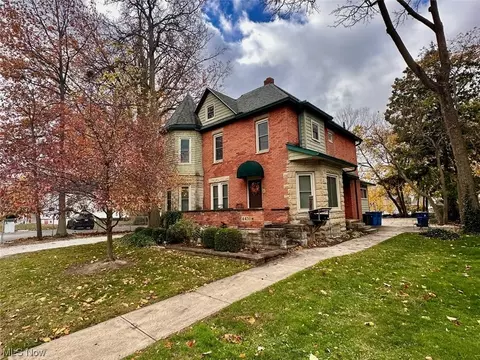 4436 Center St, Willoughby, OH 44094
