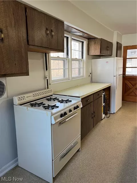 Kitchen - 3905 Carpenter Rd, Ashtabula, OH 44004 photo 4 of 6