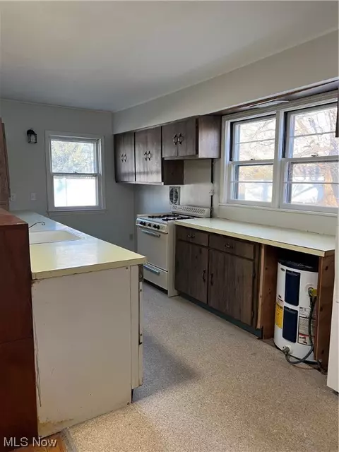 Kitchen - 3905 Carpenter Rd, Ashtabula, OH 44004 photo 5 of 6