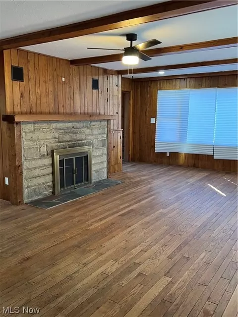 Living - 3905 Carpenter Rd, Ashtabula, OH 44004 photo 2 of 6