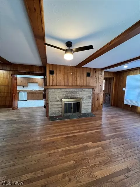 Living - 3905 Carpenter Rd, Ashtabula, OH 44004 photo 4 of 6